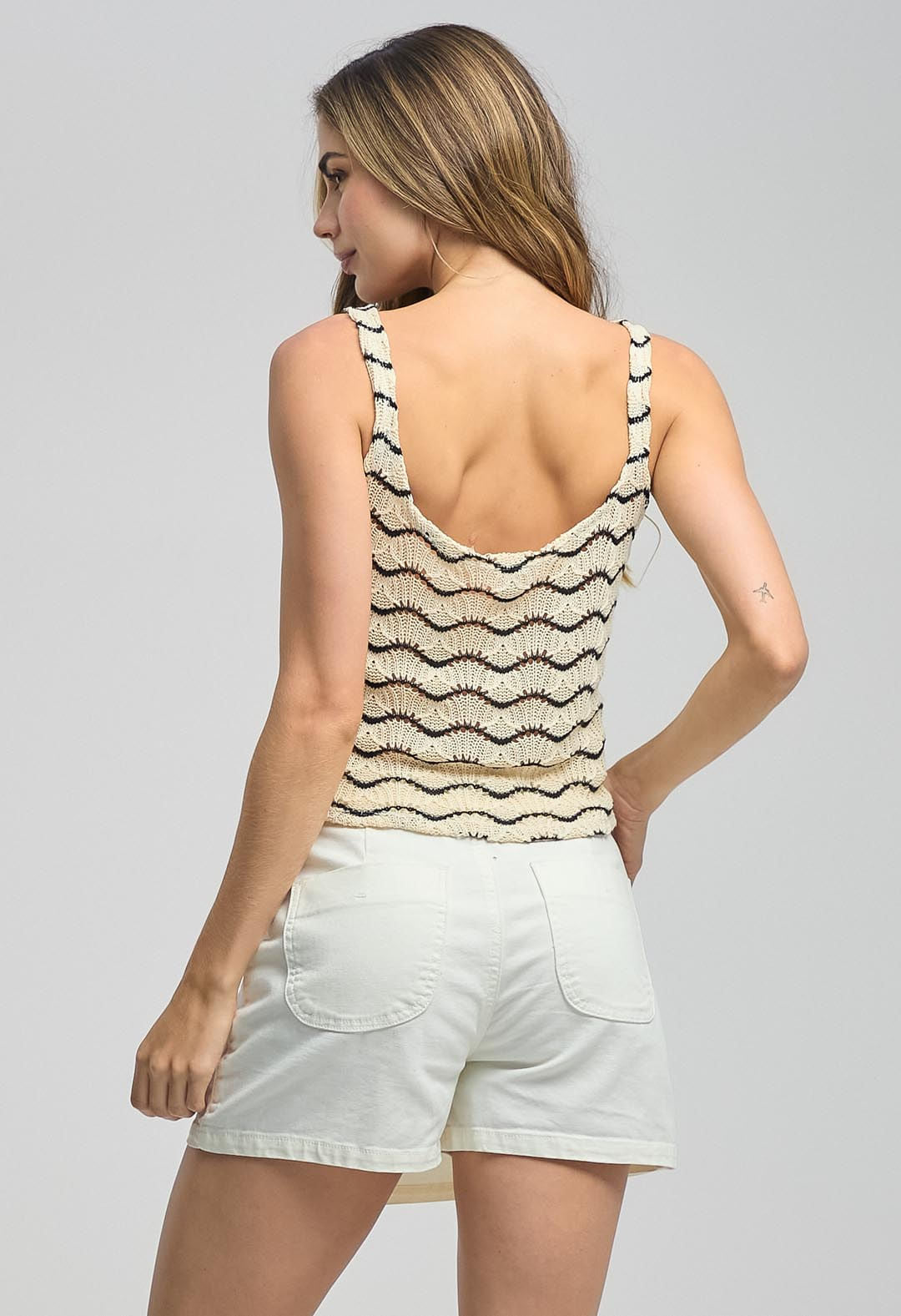 Camiseta marfil con rayas para mujeres