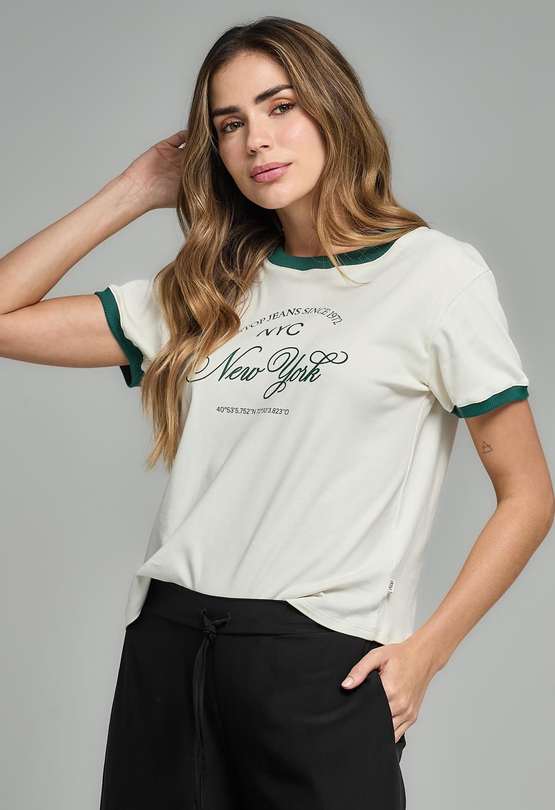 Camiseta marfil estampada para mujeres