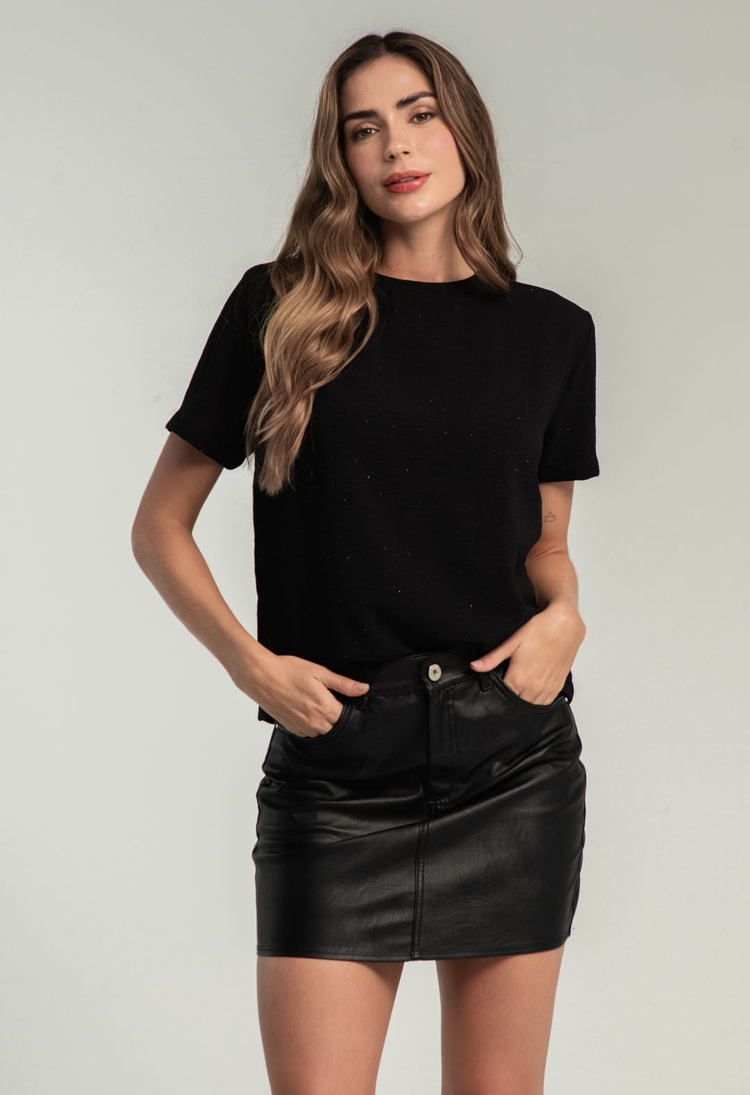Blusa negra piedras en frente para mujeres