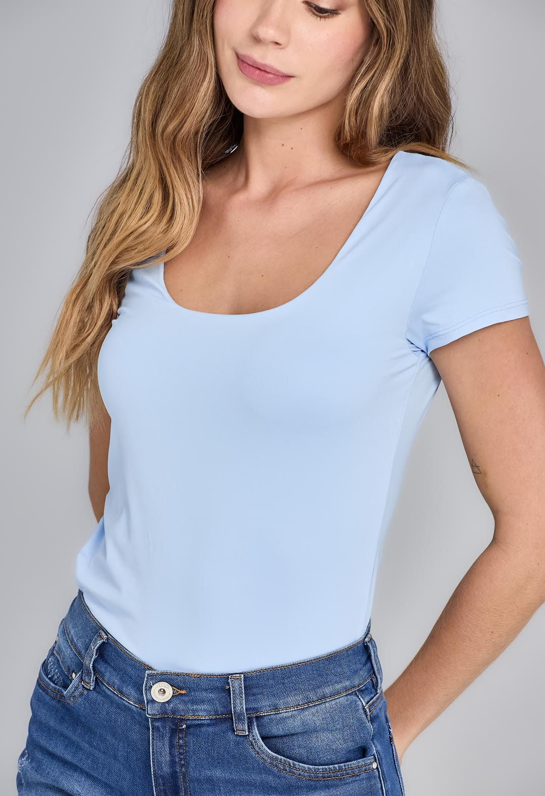 Camiseta azul claro fondo entero para mujeres