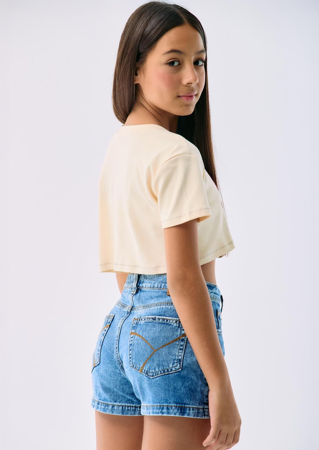 Camiseta crop beige estampada para niñas