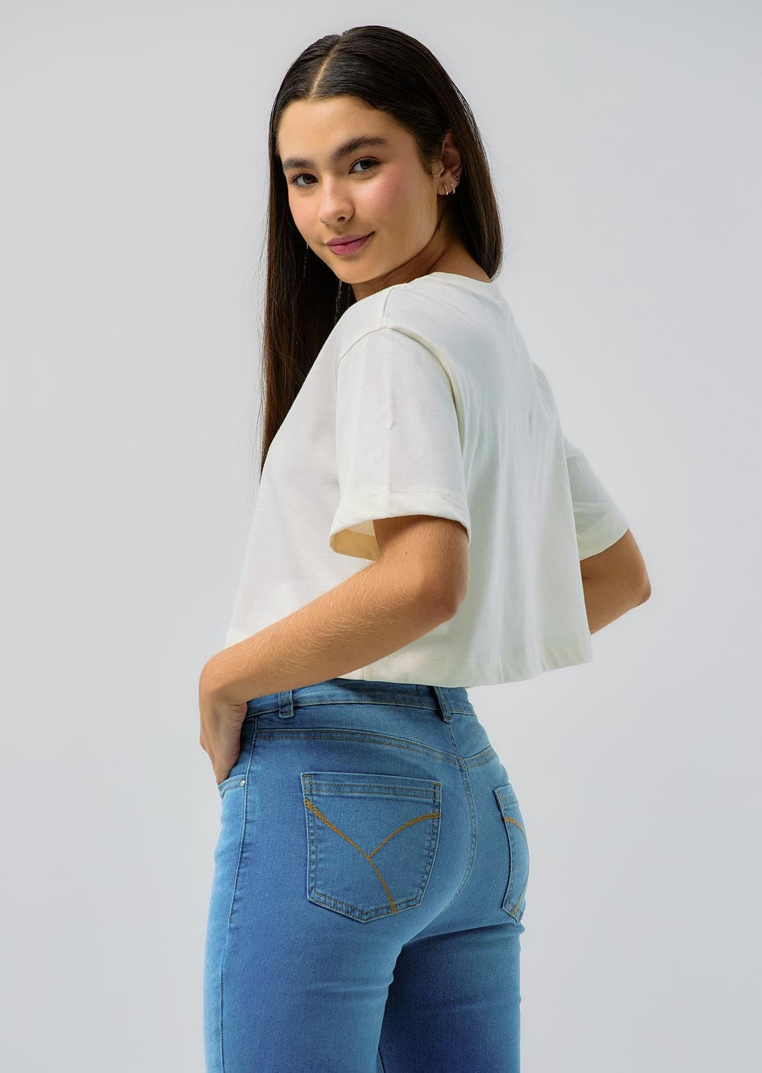 Camiseta marfil frente estampado para jóvenes