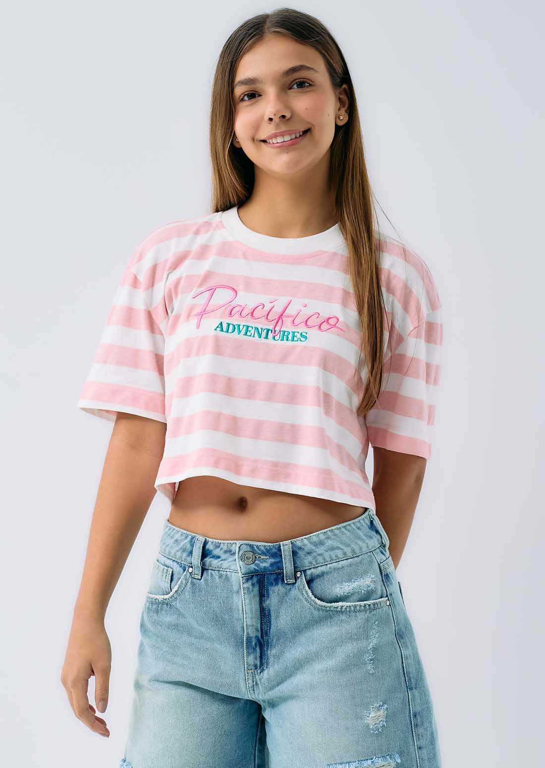Camiseta marfil con cuello en rectilíneo para jóvenes