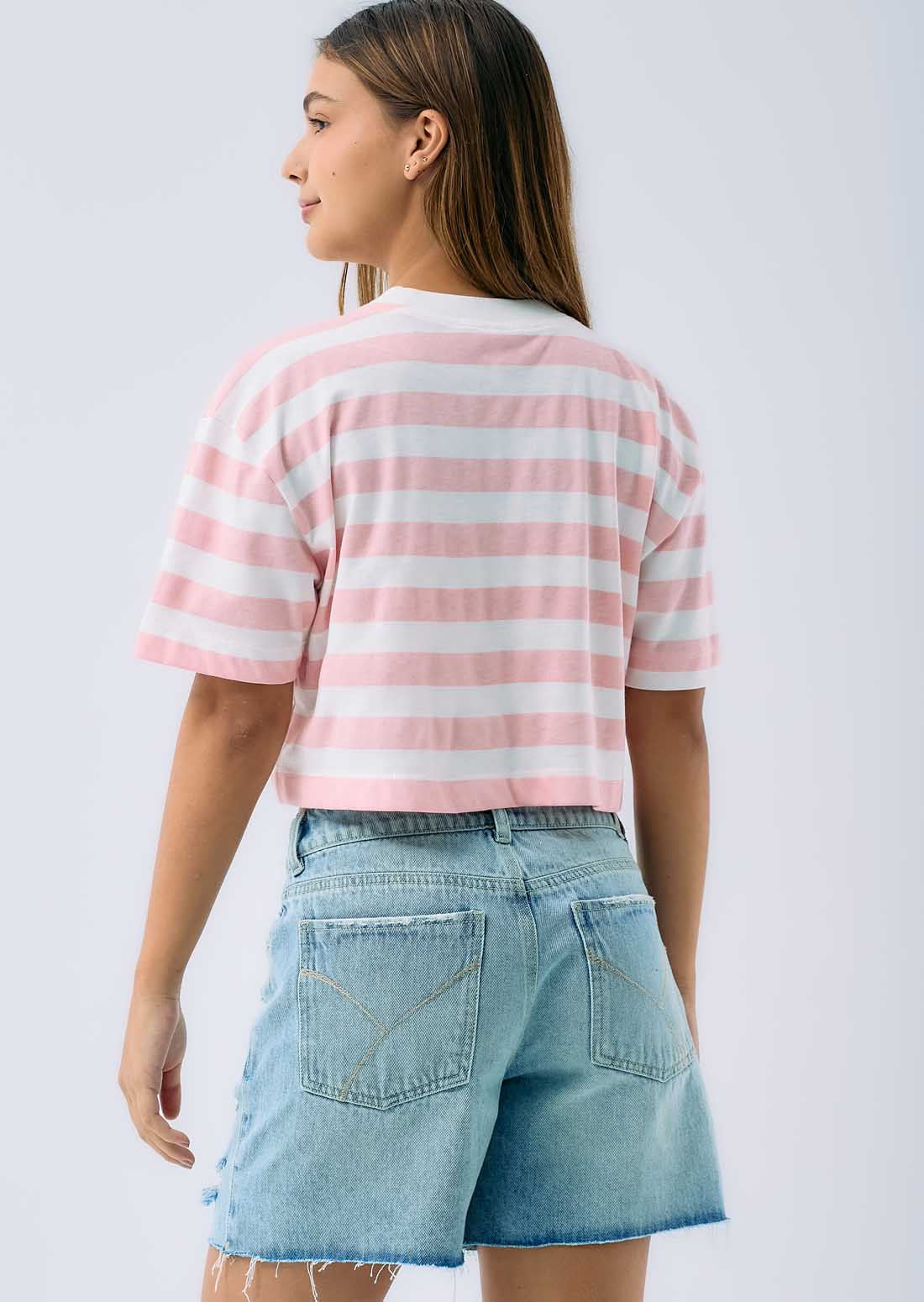 Camiseta marfil con cuello en rectilíneo para jóvenes