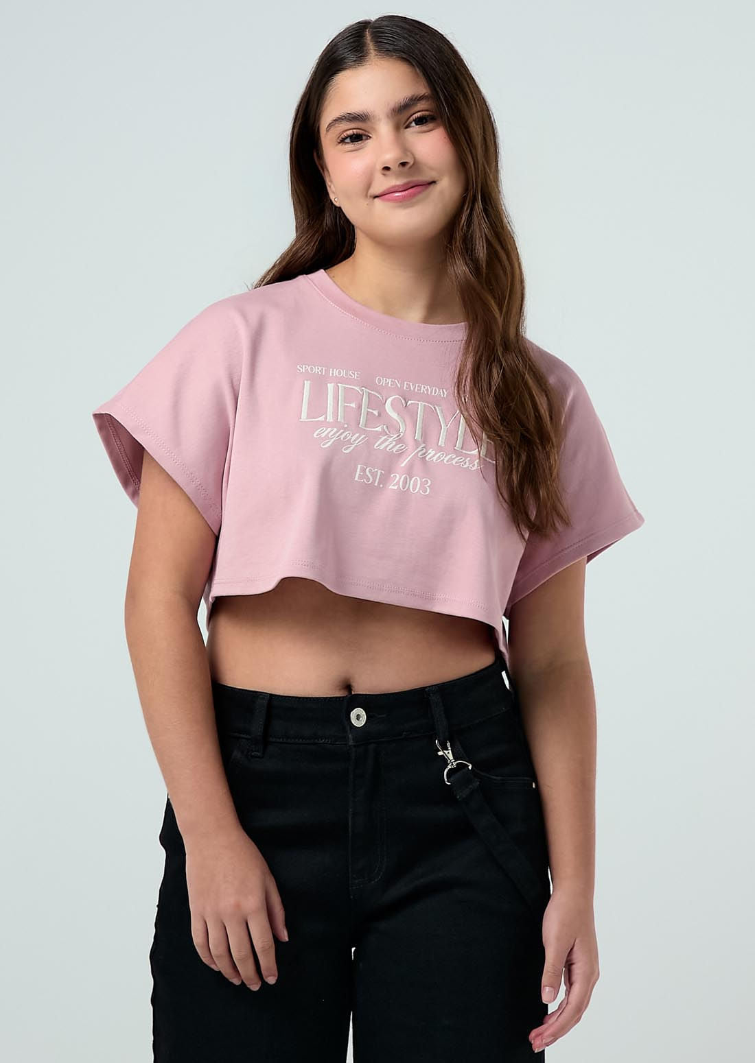 Camiseta mora manga rodada para jóvenes