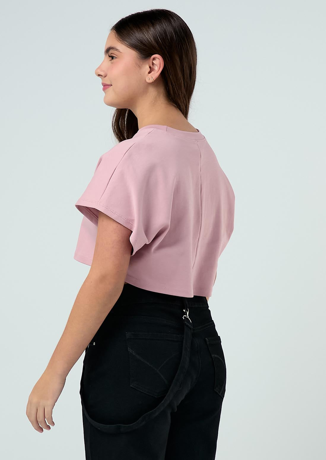 Camiseta mora manga rodada para jóvenes