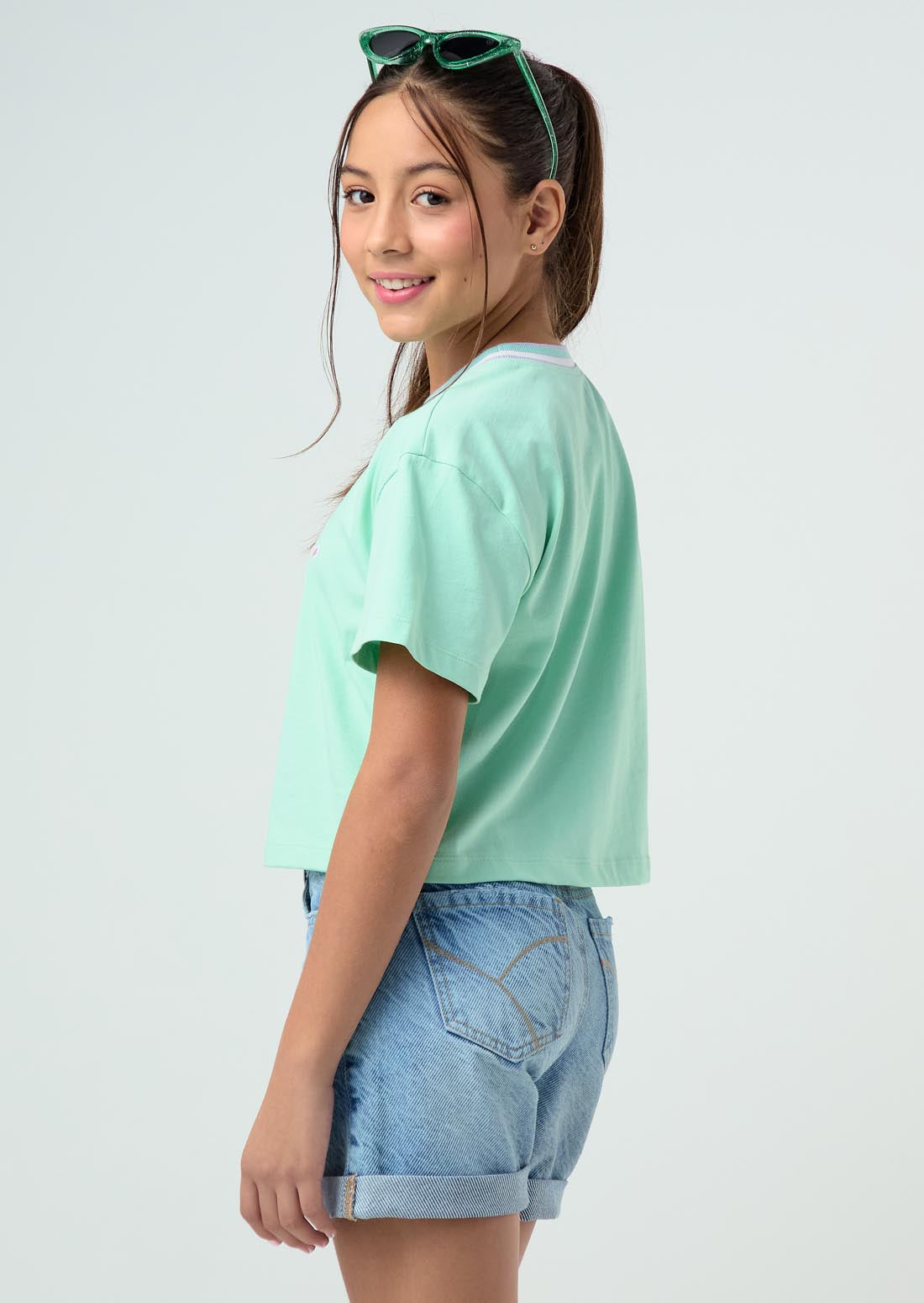 Camiseta menta con rectilíneo para niñas
