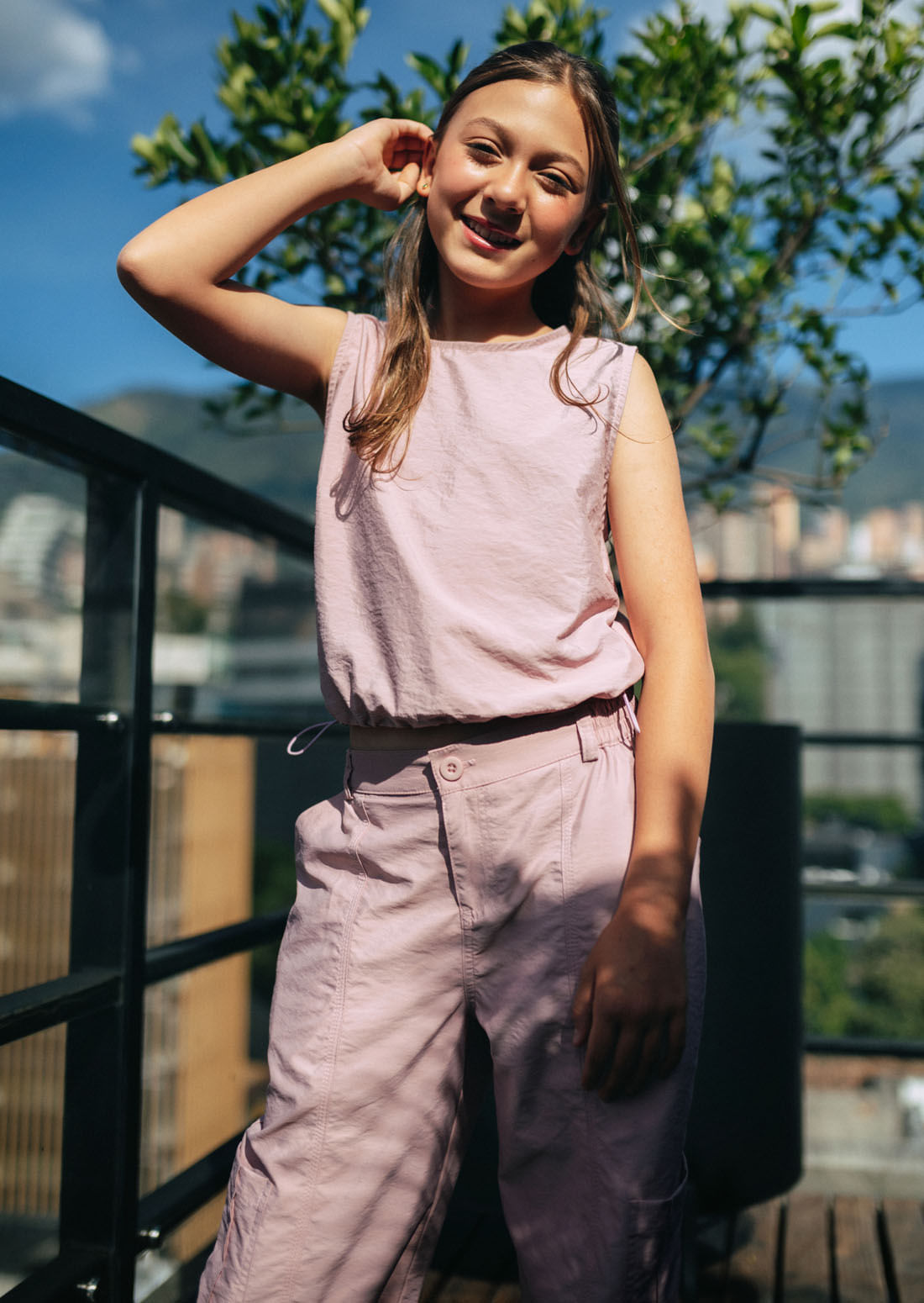 Blusa palo de rosa tipo parachute para jóvenes