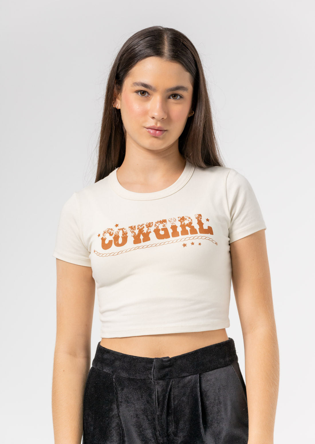 Camiseta marfil con frente estampado para jóvenes