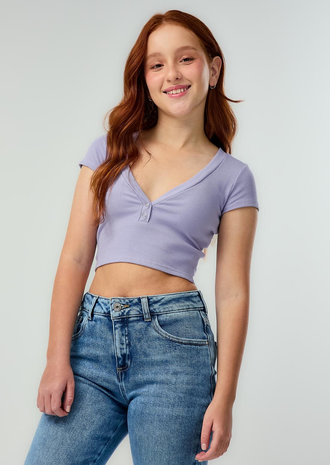 Camiseta lila clara con broches para adolescentes