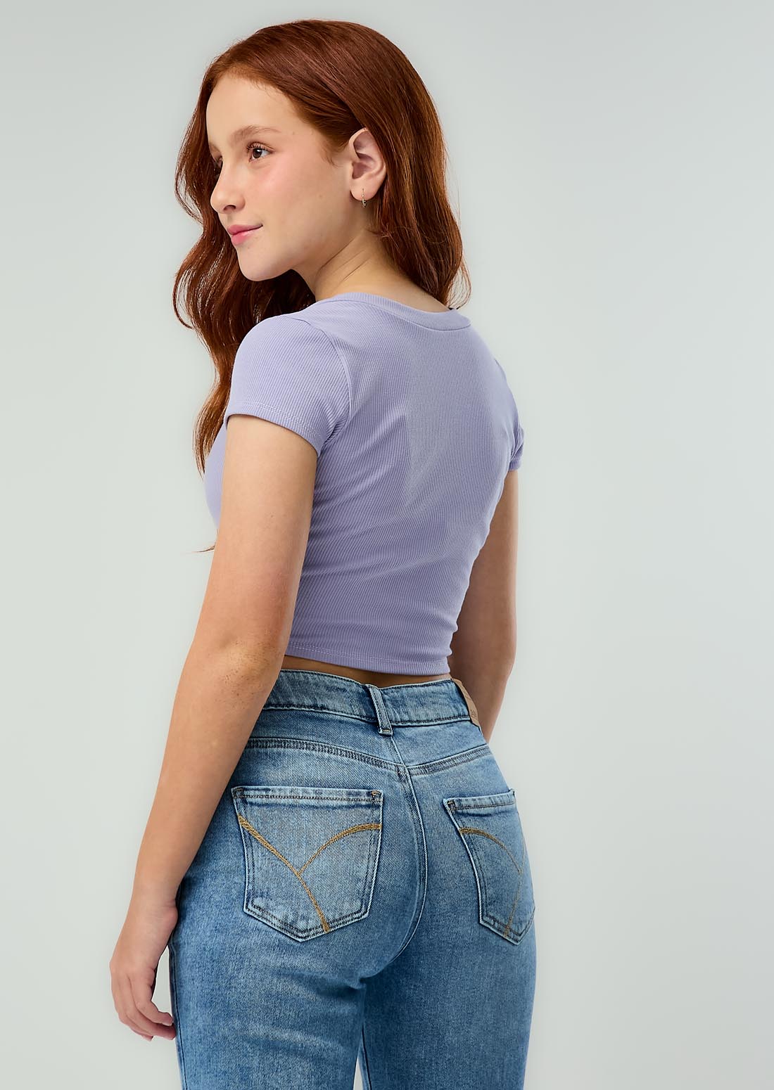 Camiseta lila clara con broches para adolescentes