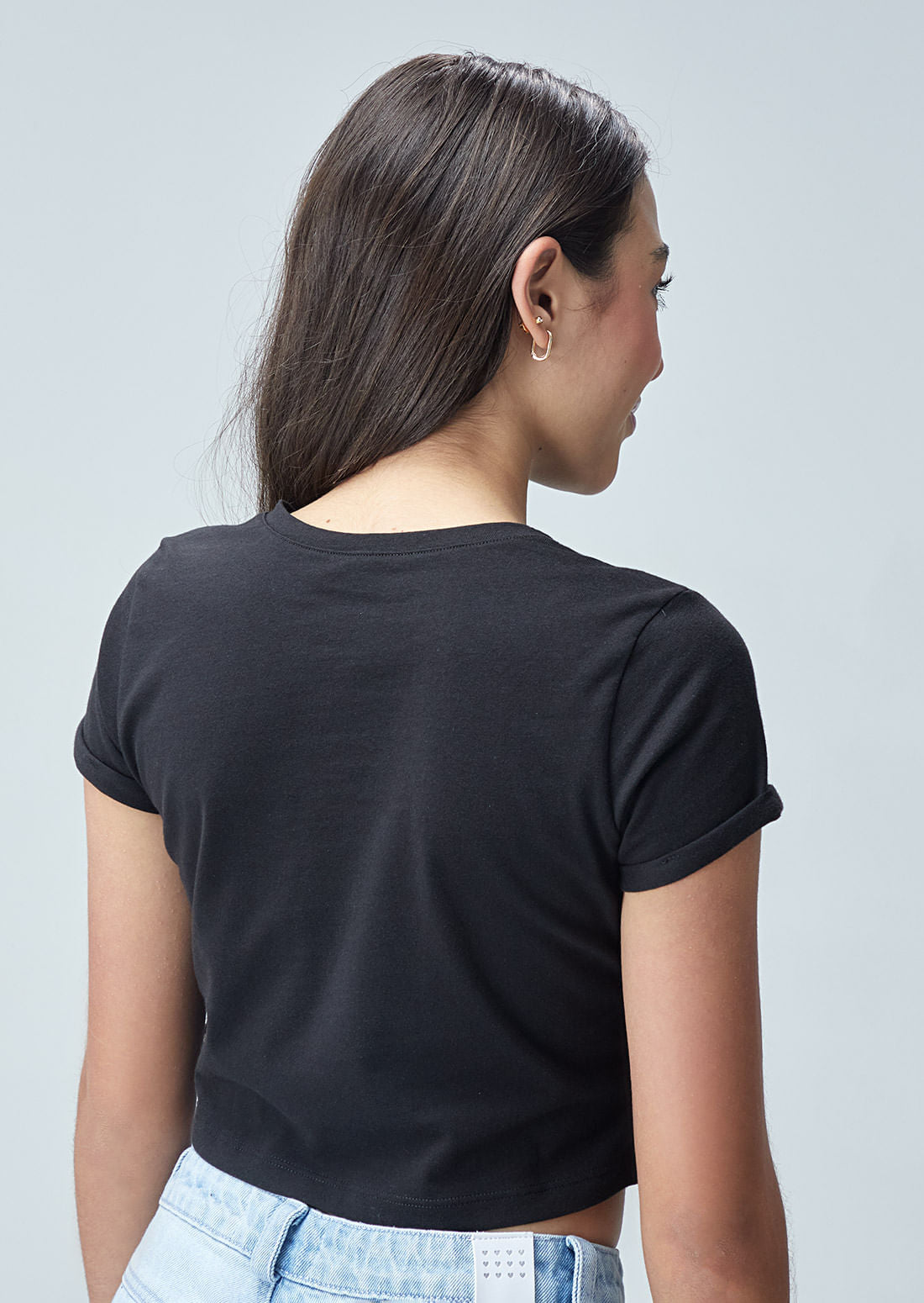 Camiseta crop negra básica para jóvenes