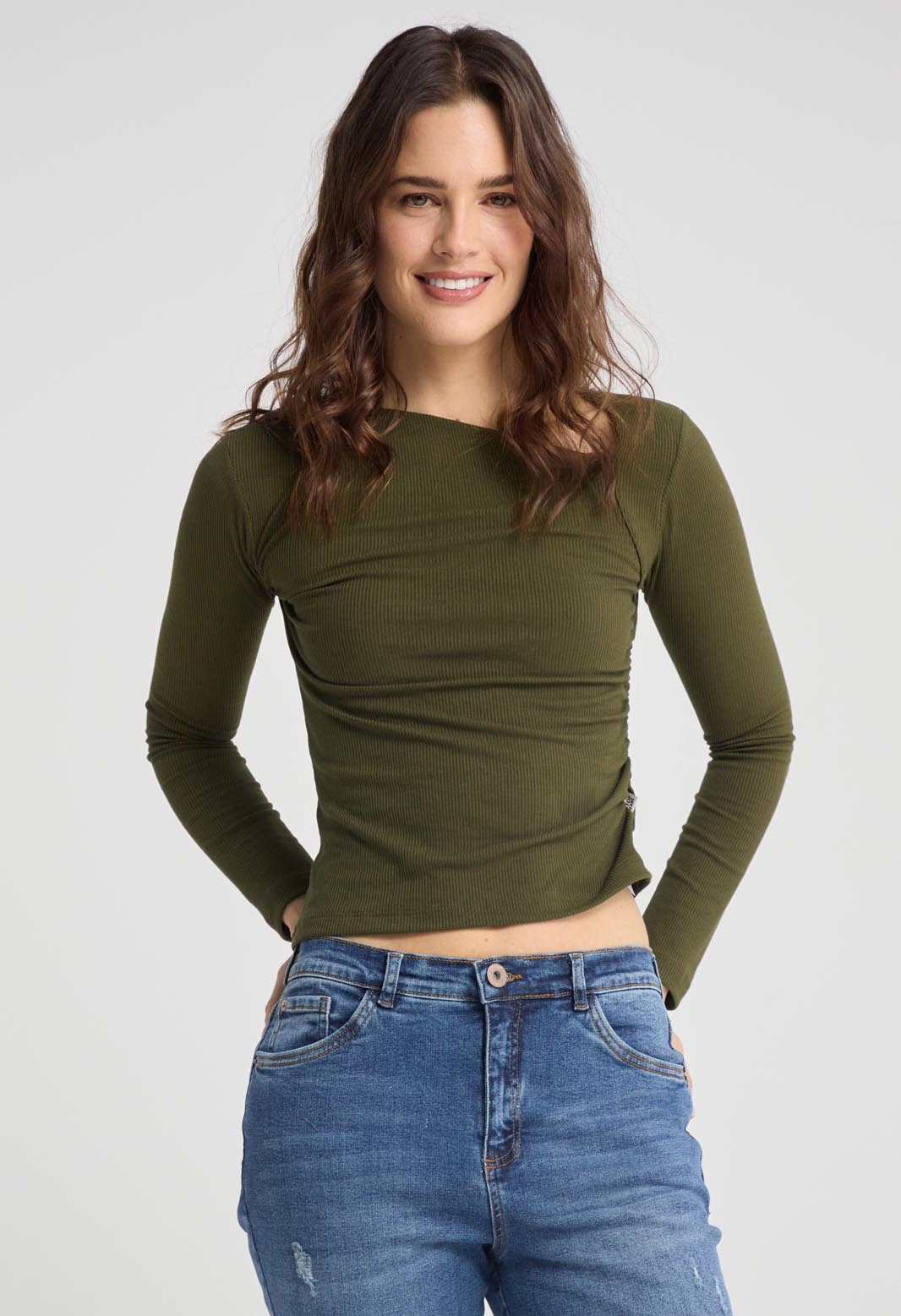 Camiseta verde militar ajustada para mujeres