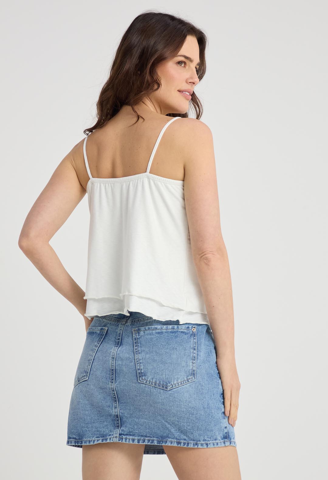 Camiseta marfil con boleros en escote para mujeres