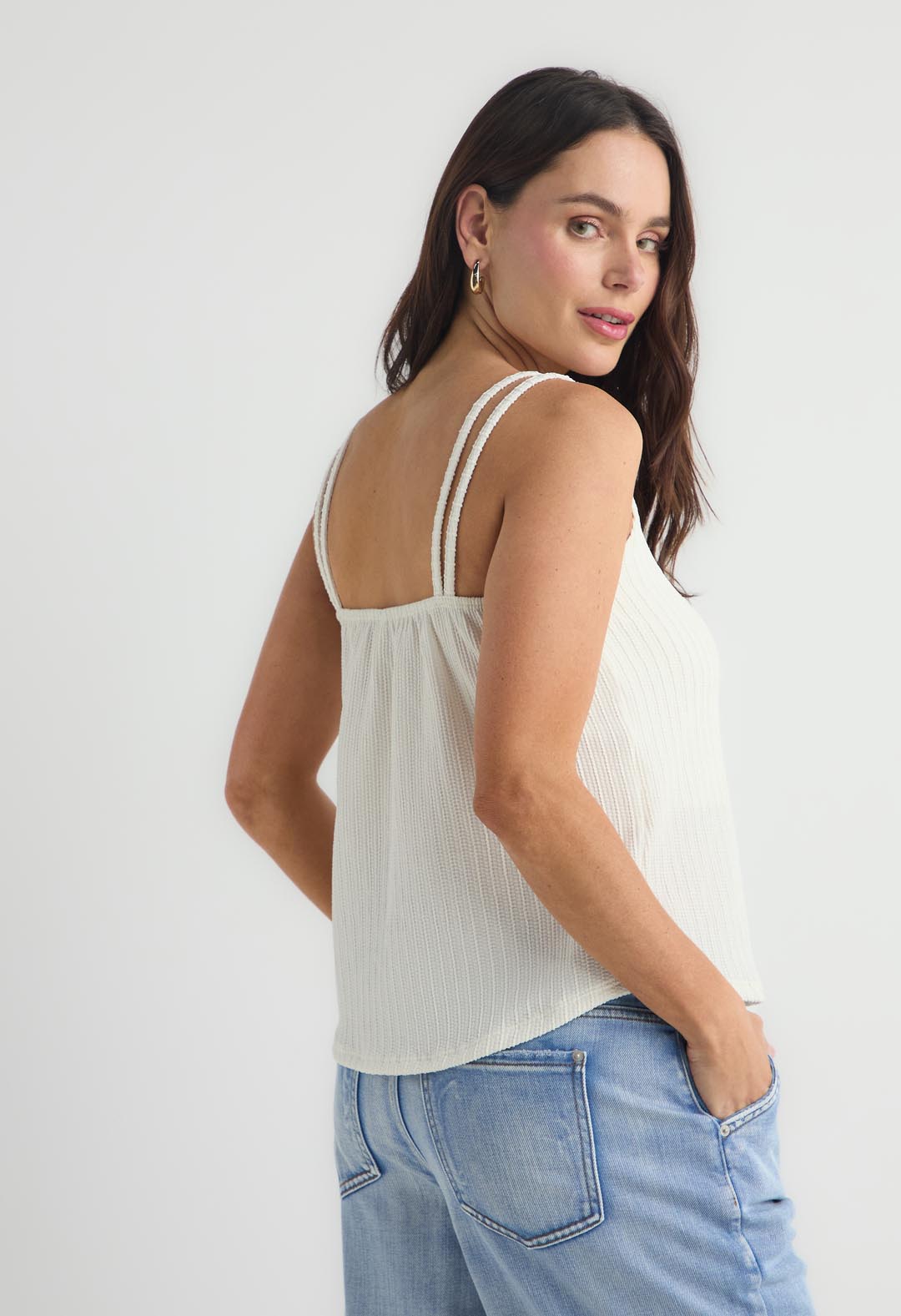Camiseta de tiras marfil con escote en V para mujer