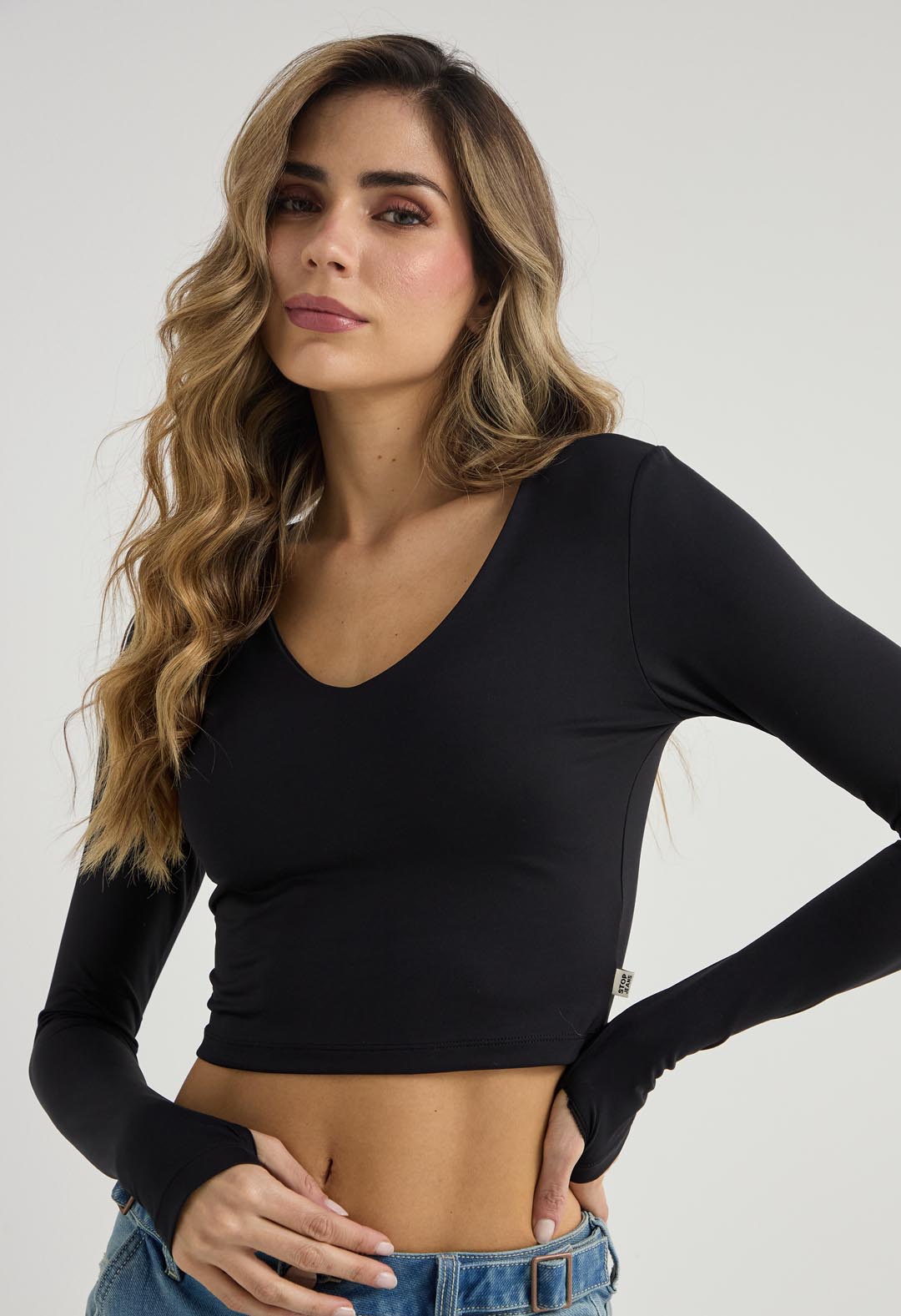 Camiseta negra manga larga para mujer