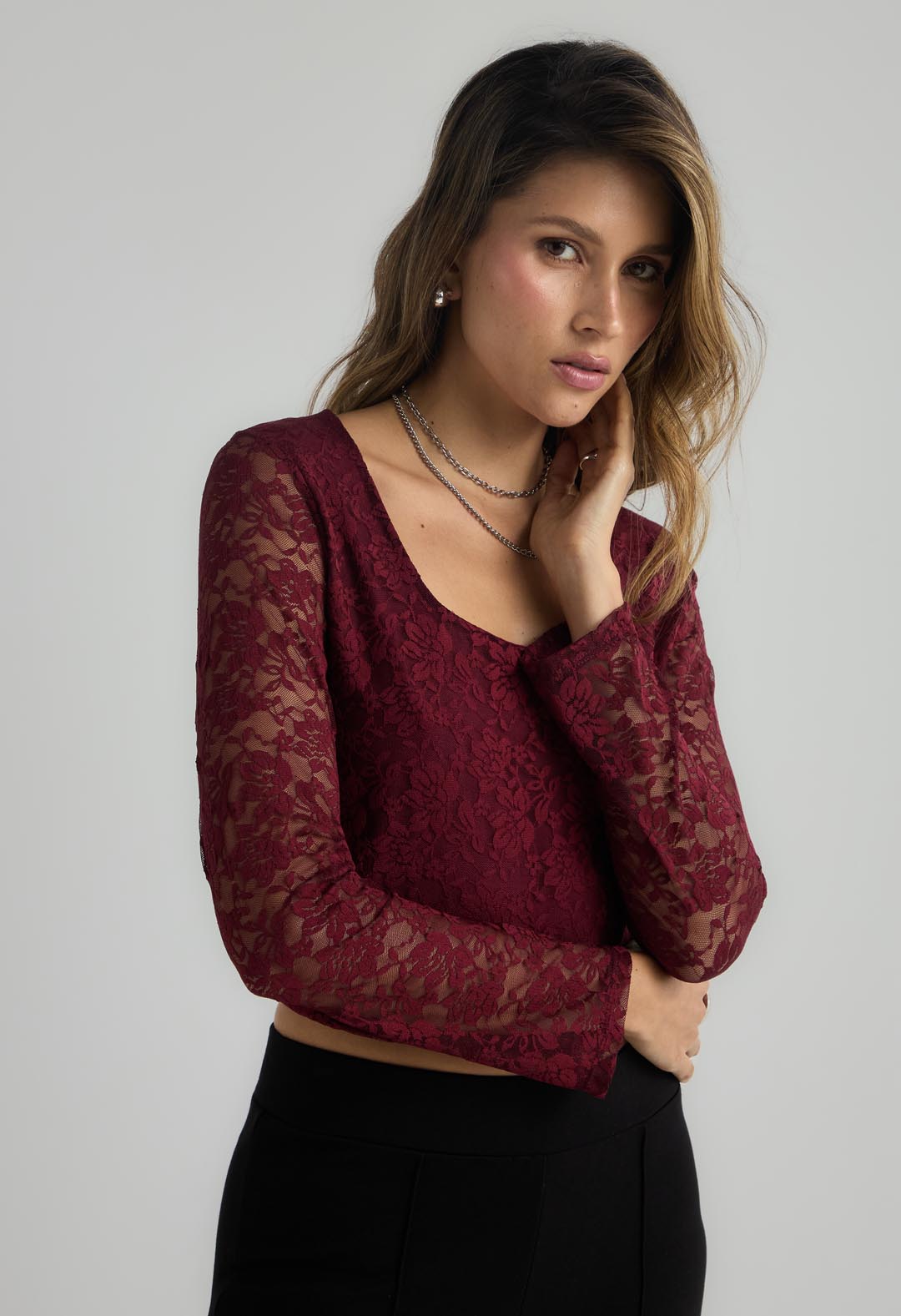 Camiseta vino con escote semicuadrado para mujer