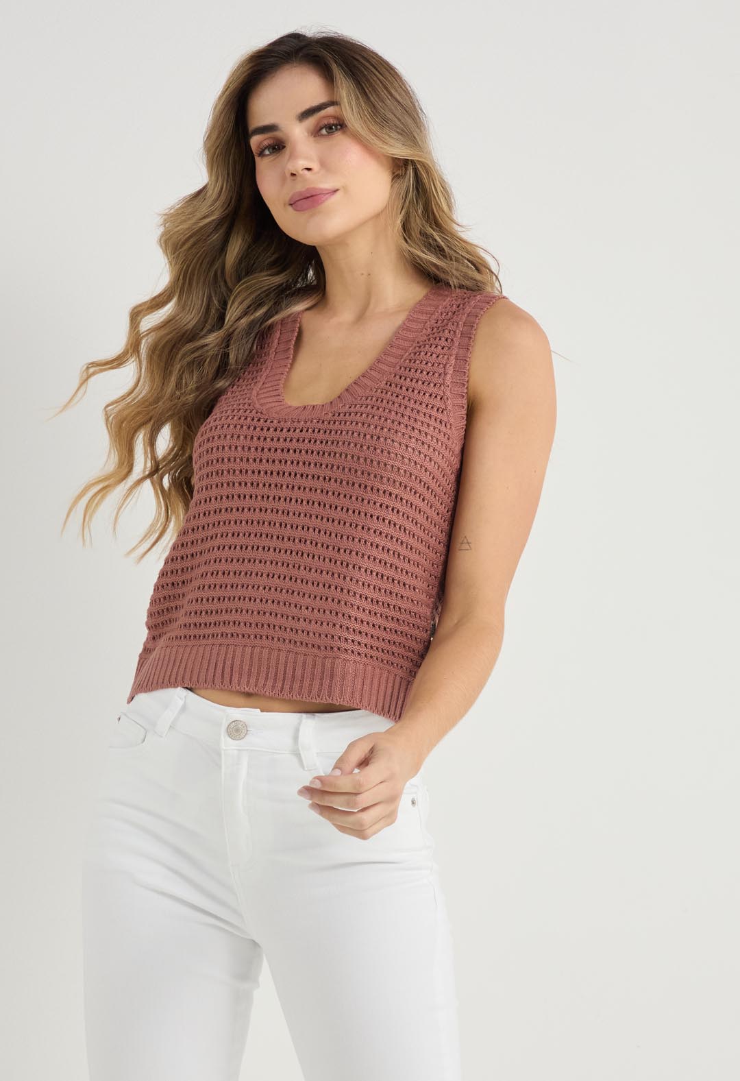 Camiseta rosa viejo tejida para mujeres