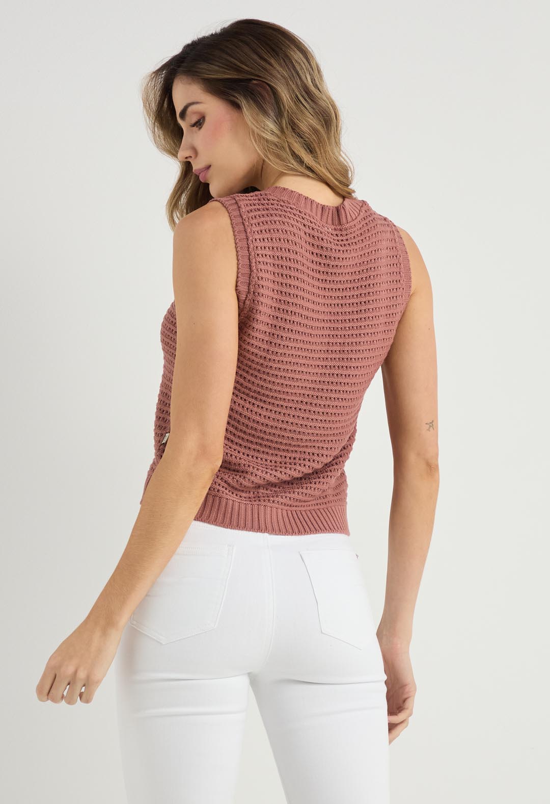 Camiseta rosa viejo tejida para mujeres