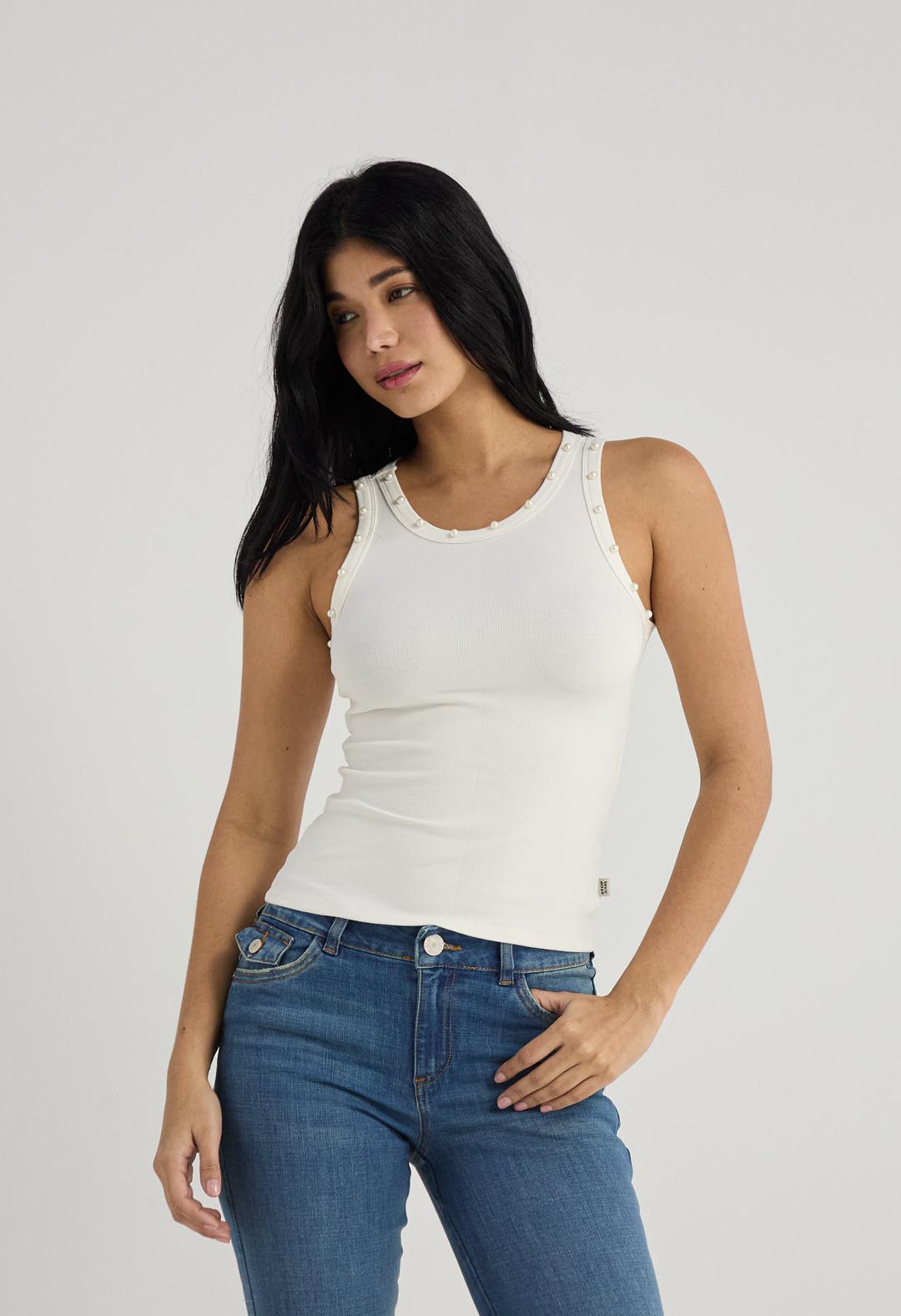 Camiseta en rib marfil con perlas para mujer