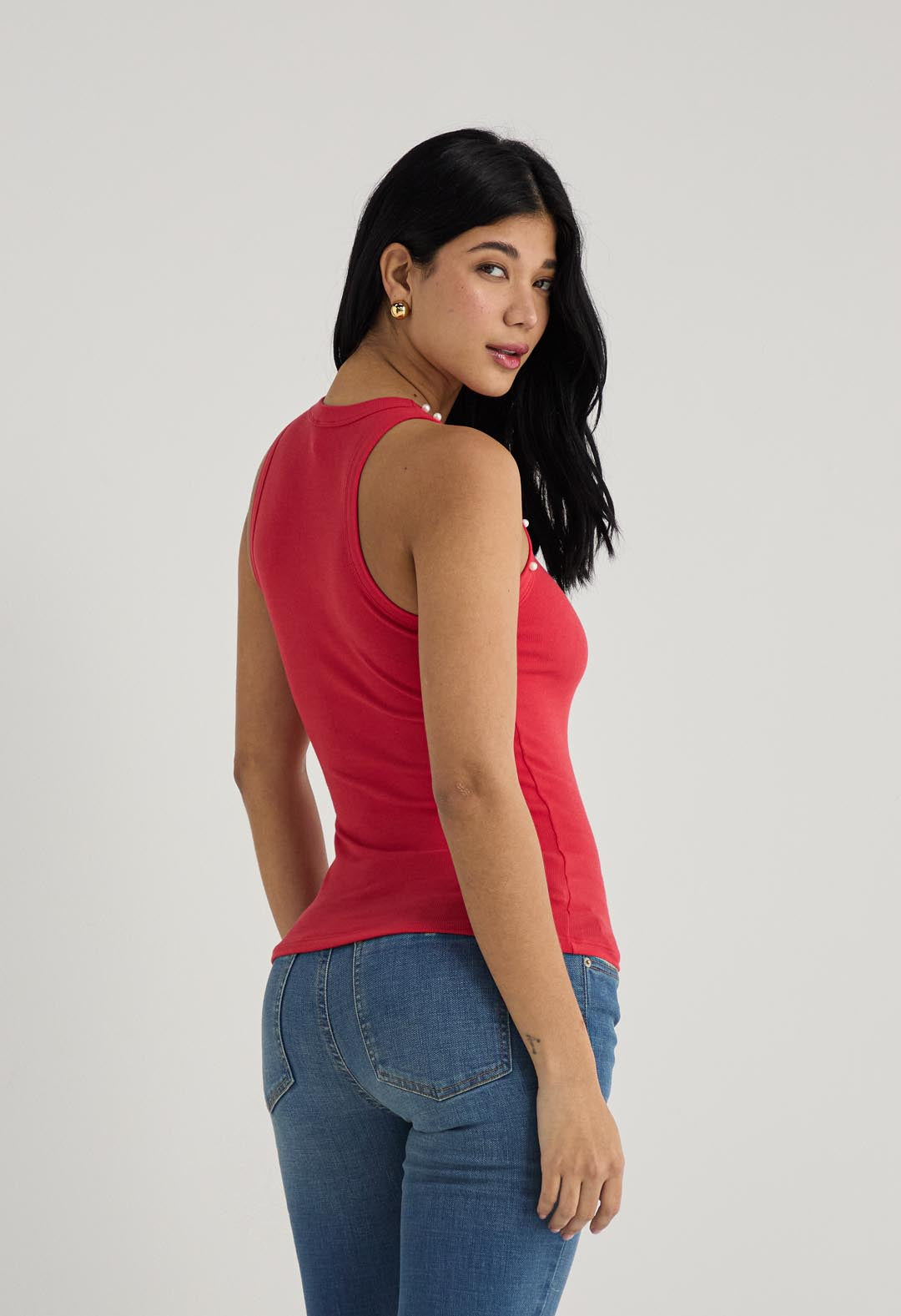 Camiseta en rib roja con perlas para mujer