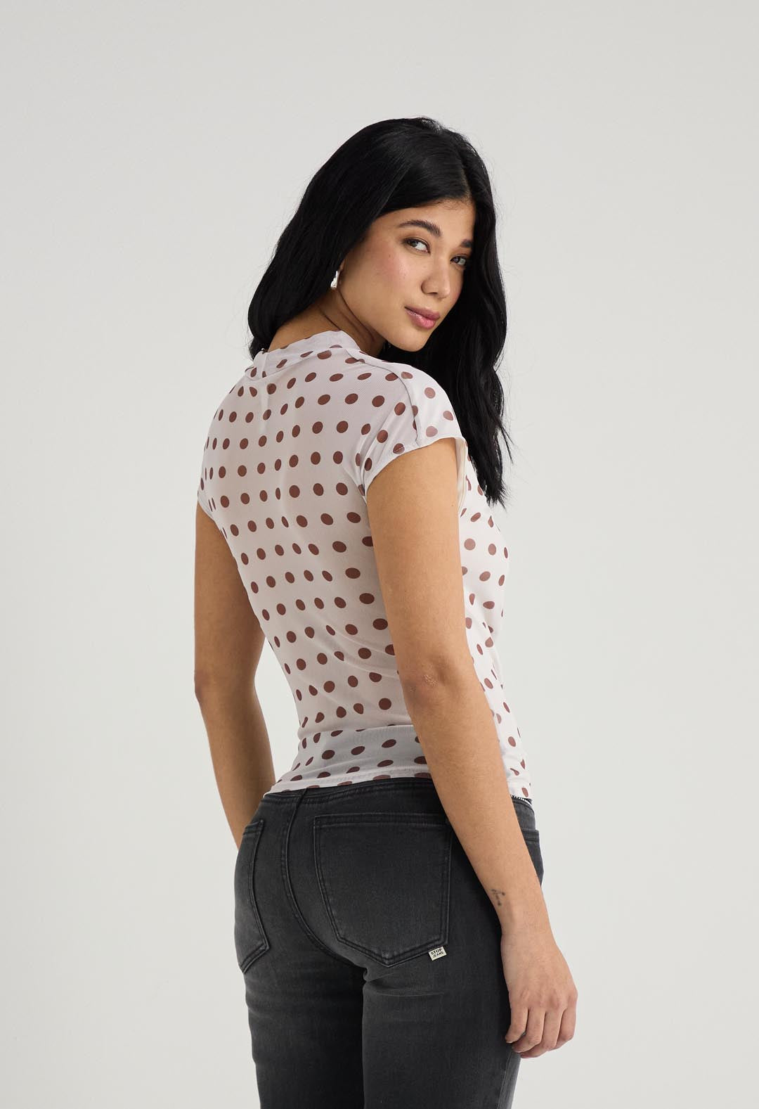 Camiseta marfil con recogido en frente para mujer