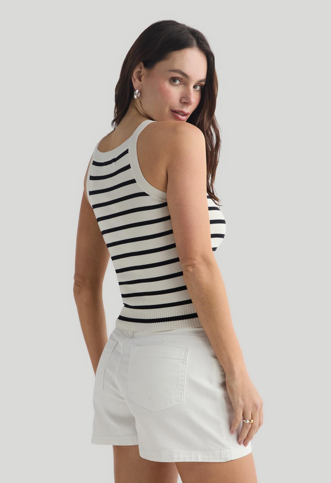 Camiseta blanca a rayas tejida para mujer
