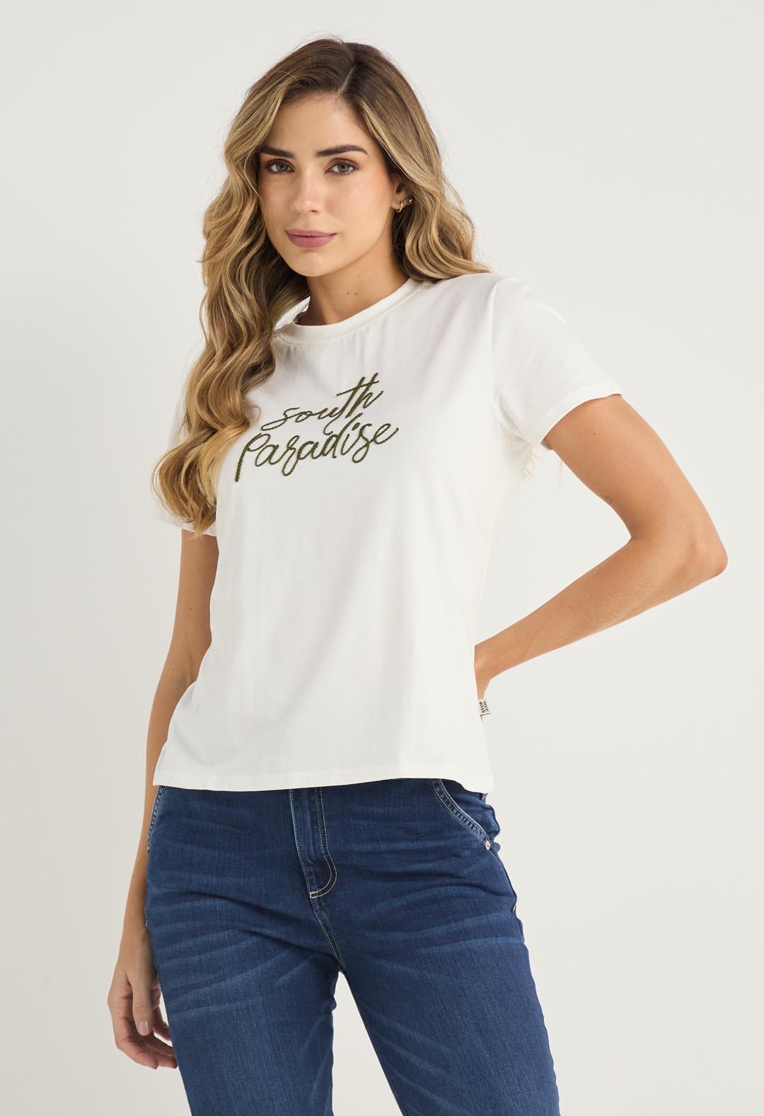Camiseta marfil bordada para mujeres