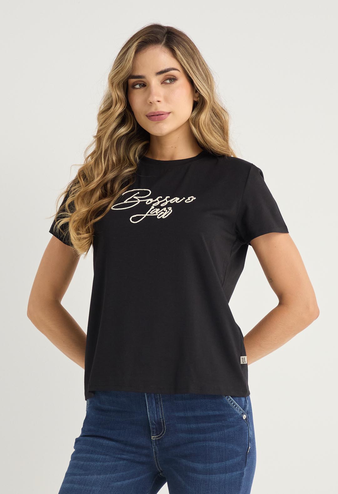 Camiseta negra bordada para mujeres