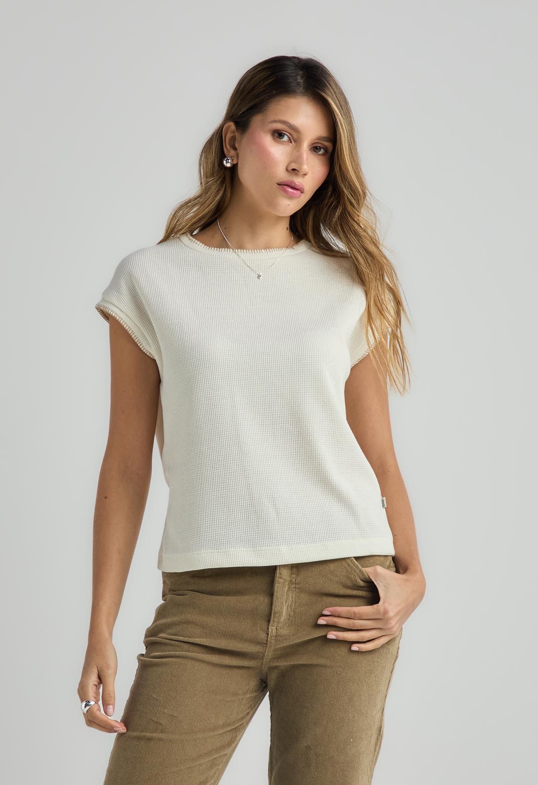 Camiseta marfil en tela galleta para mujeres
