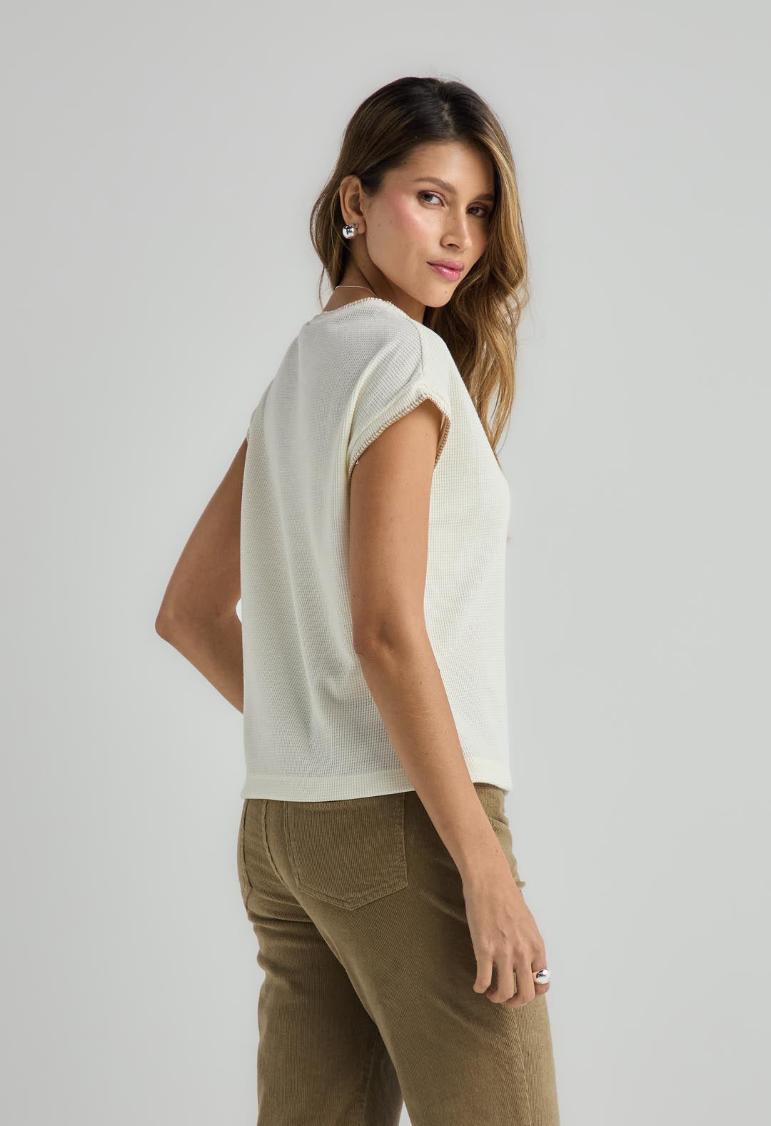 Camiseta marfil en tela galleta para mujeres