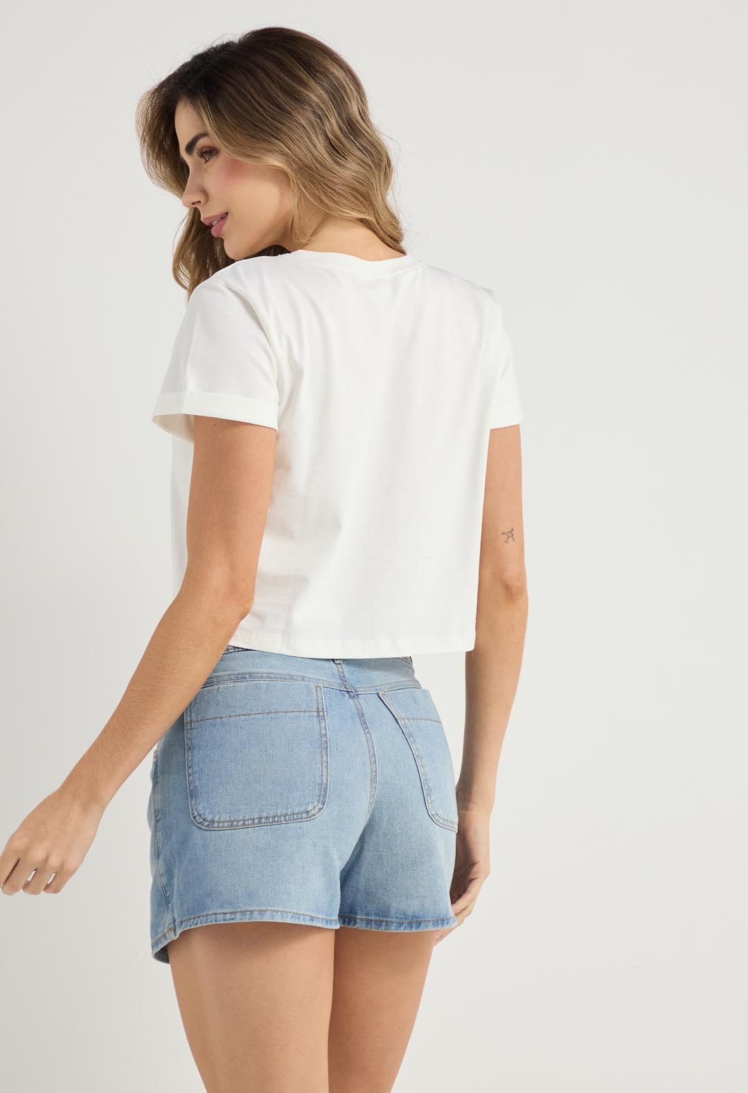 Camiseta marfil con estampado para mujeres