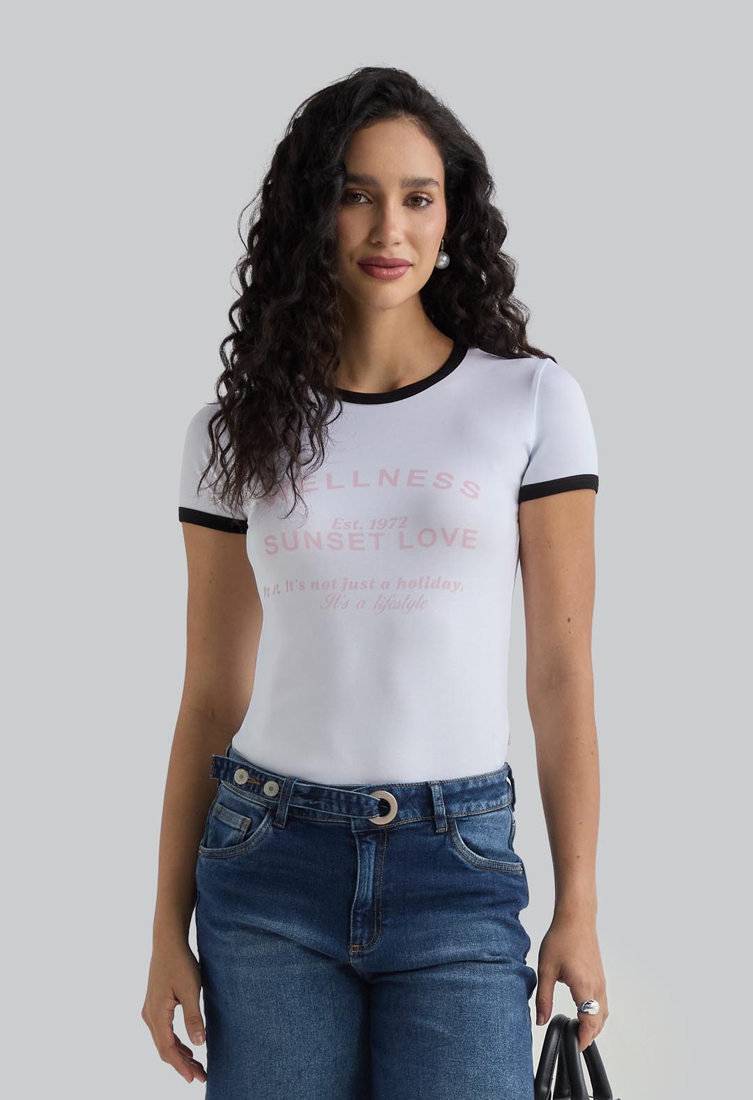 Camiseta blanca con piezas en contraste para mujer