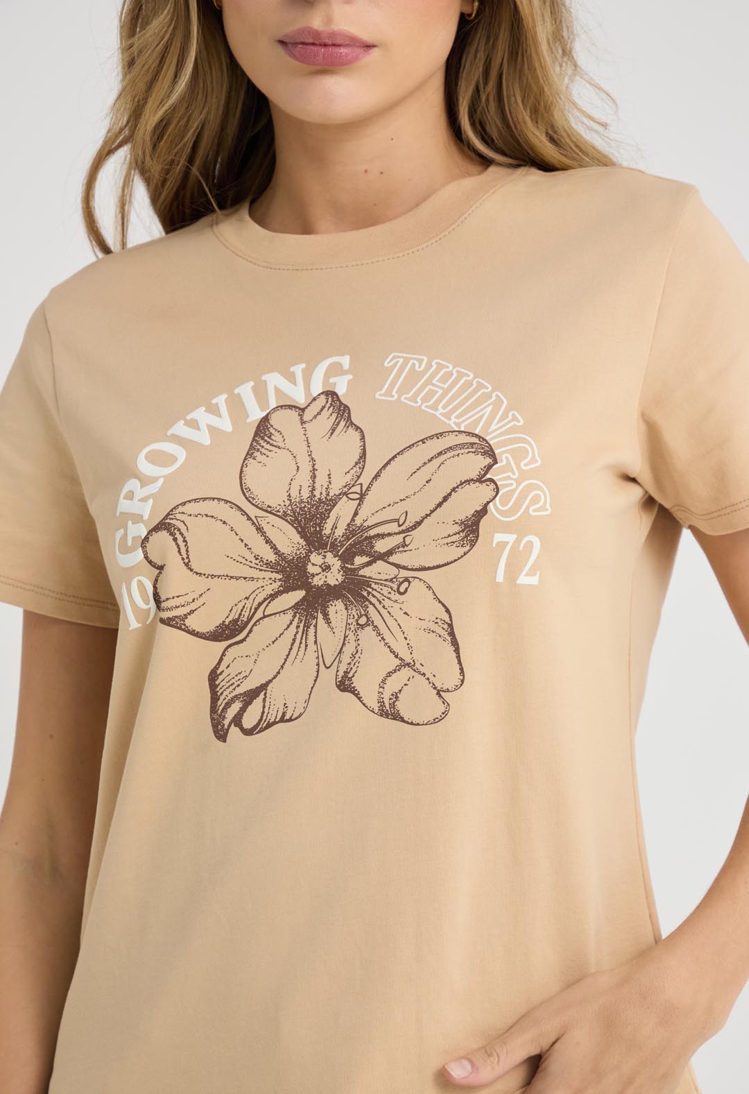 Camiseta arena estampada para mujer