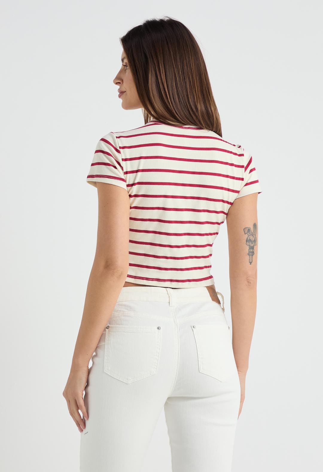 Camiseta crop magenta a rayas para mujer