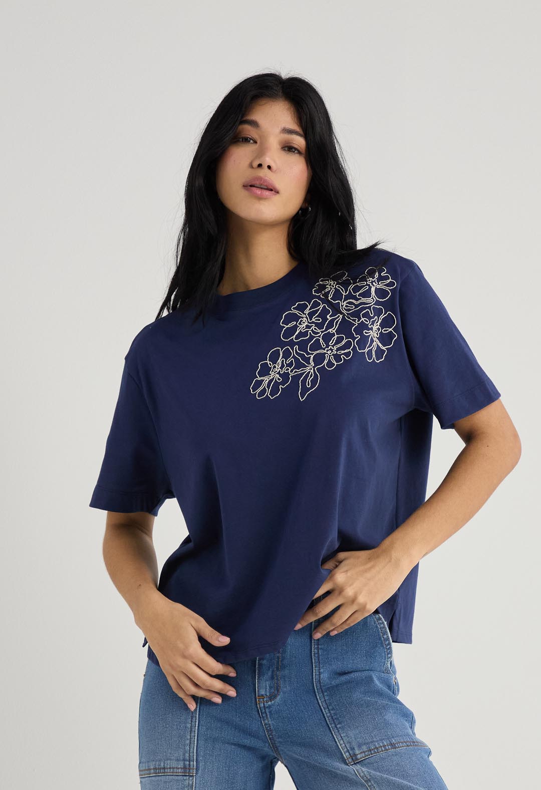 Camiseta azul navy con bordado para mujer