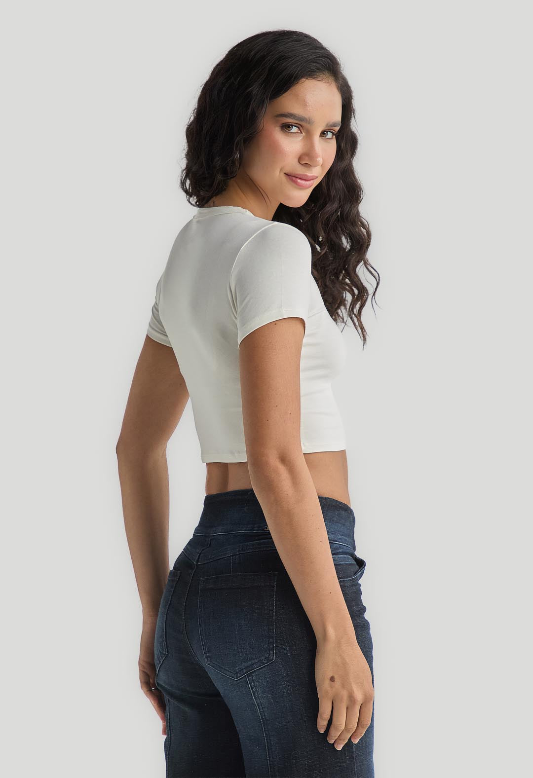Camiseta crop blanca estampada para mujer