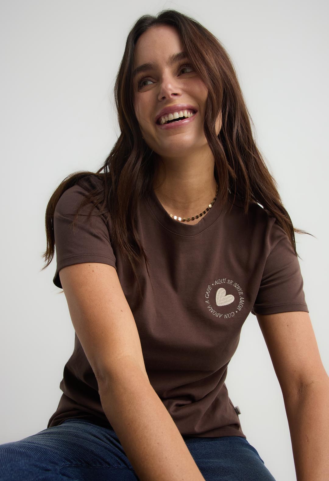 Camiseta chocolate de manga corta para mujer