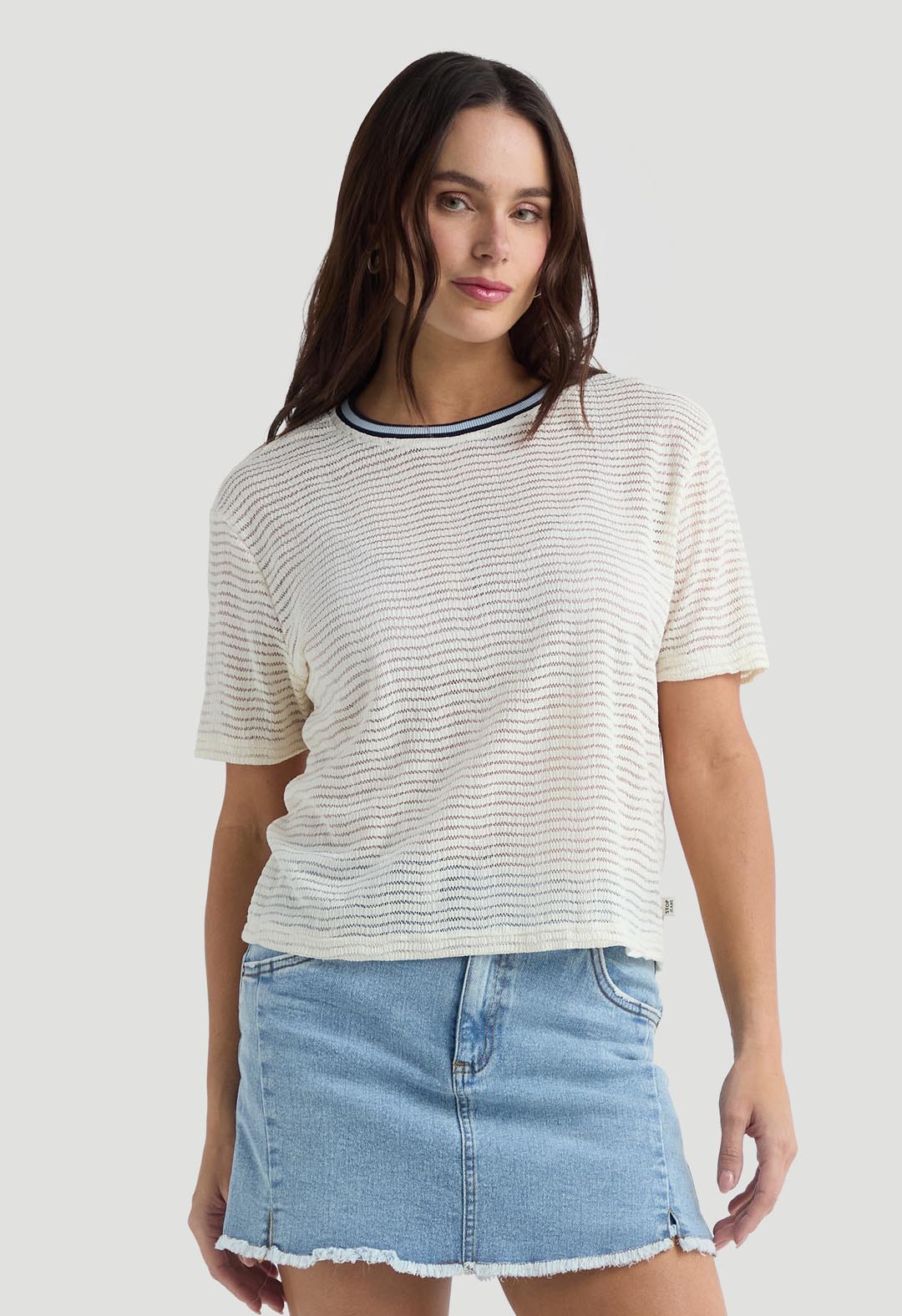Camiseta marfil con rectilíneo para mujer
