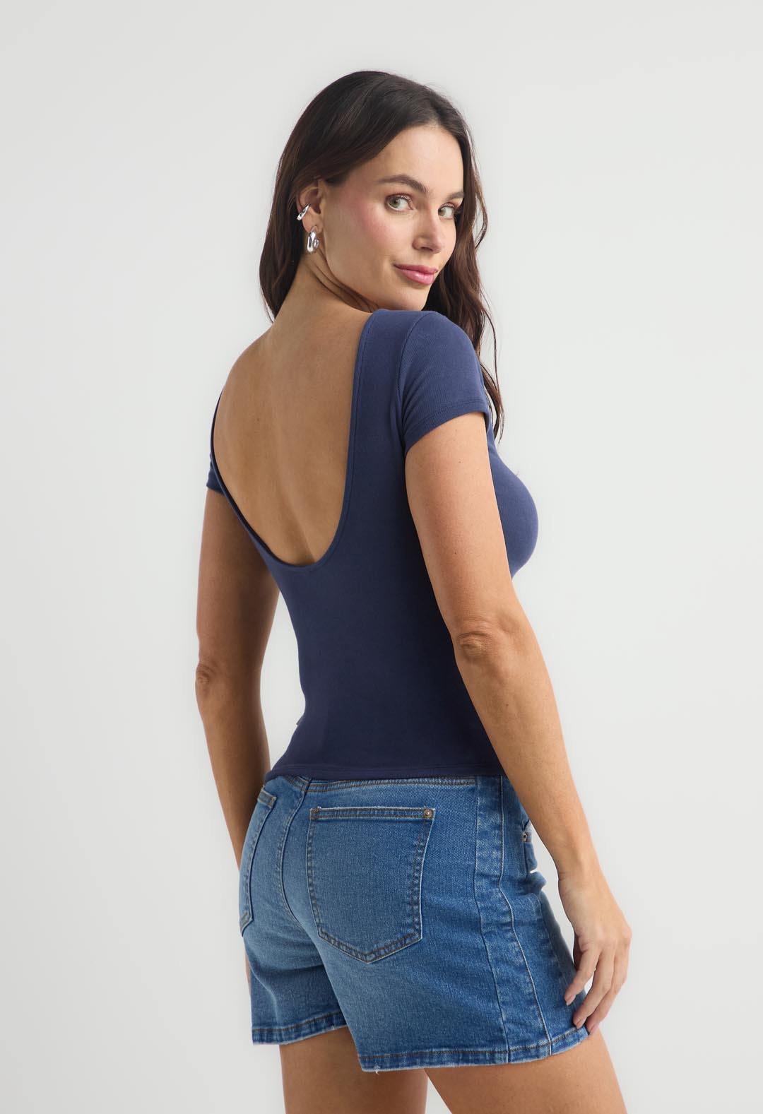 Camiseta azul navy con ojaletes para mujer