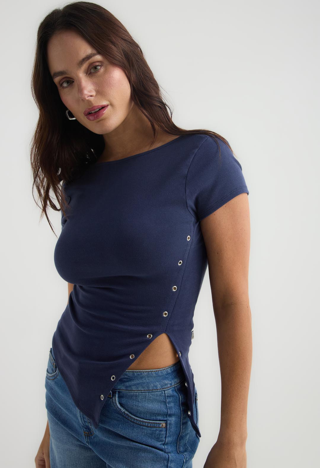 Camiseta azul navy con ojaletes para mujer