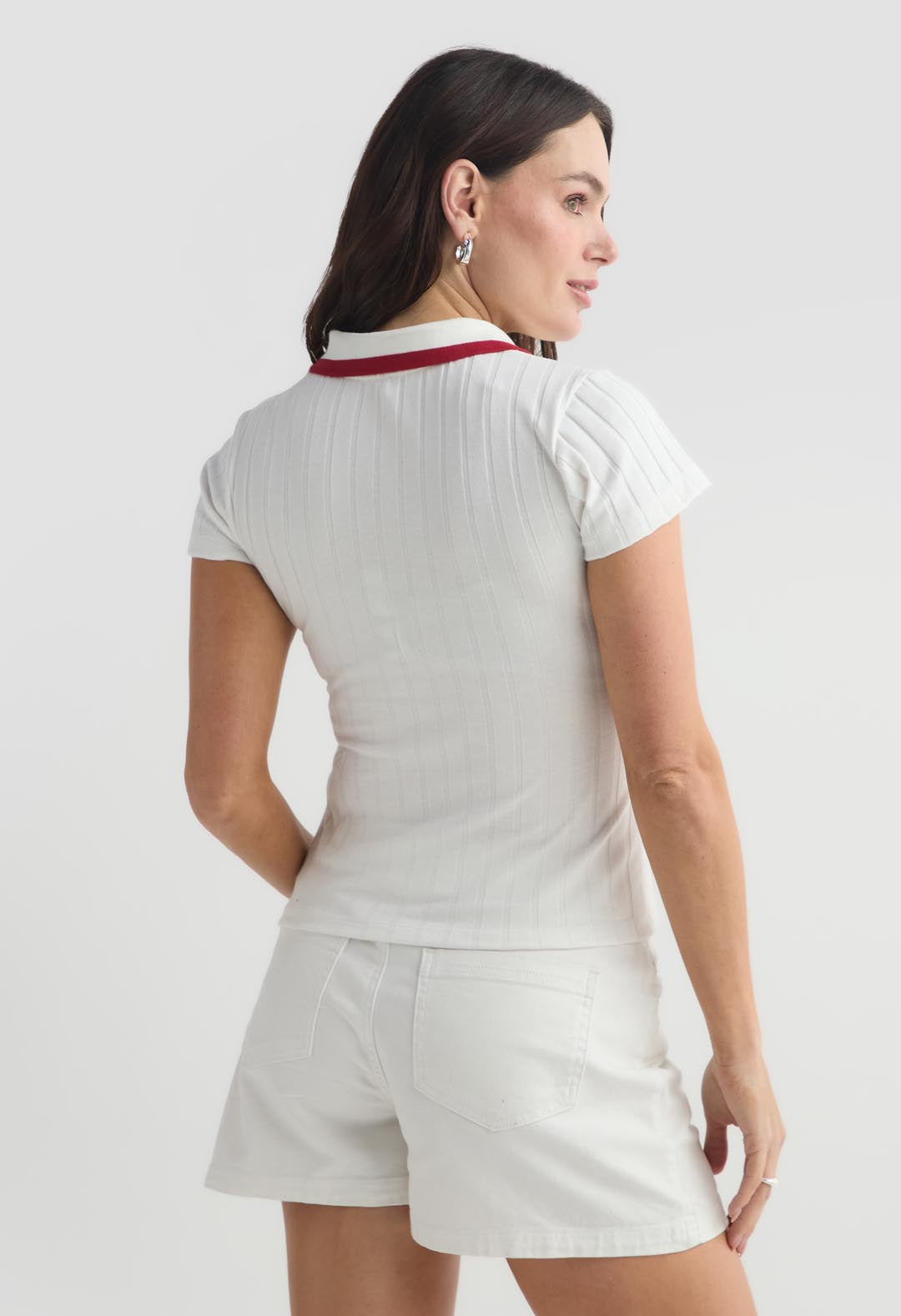 Camiseta marfil con cremallera en escote para mujer
