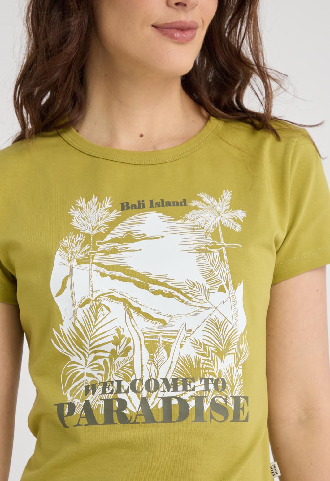 Camiseta pistacho frente estampado para mujeres