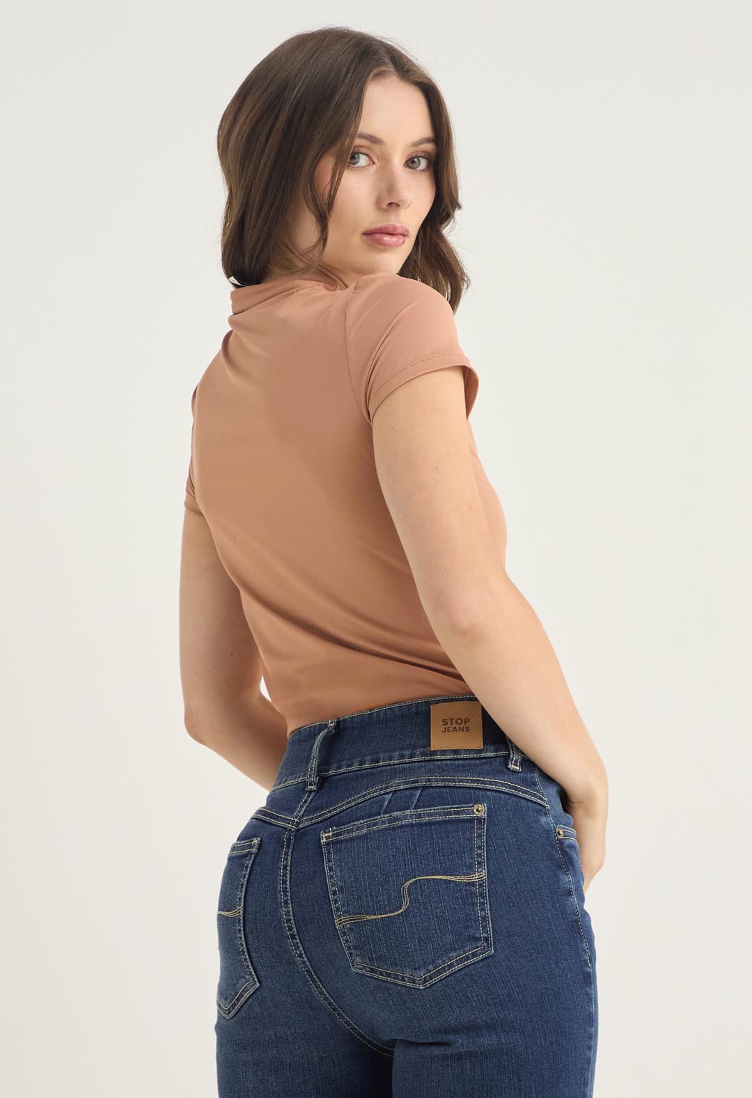 Camiseta chocolate básica para mujer