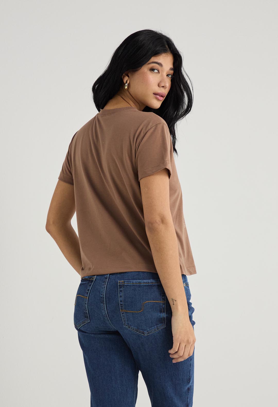 Camiseta chocolate con manga corta para mujer