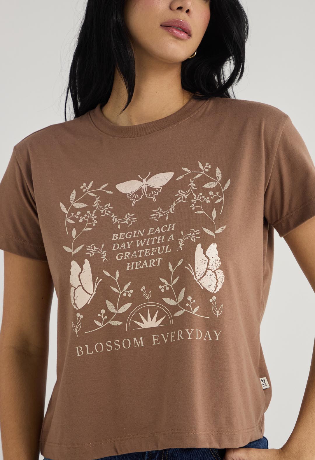 Camiseta chocolate con manga corta para mujer