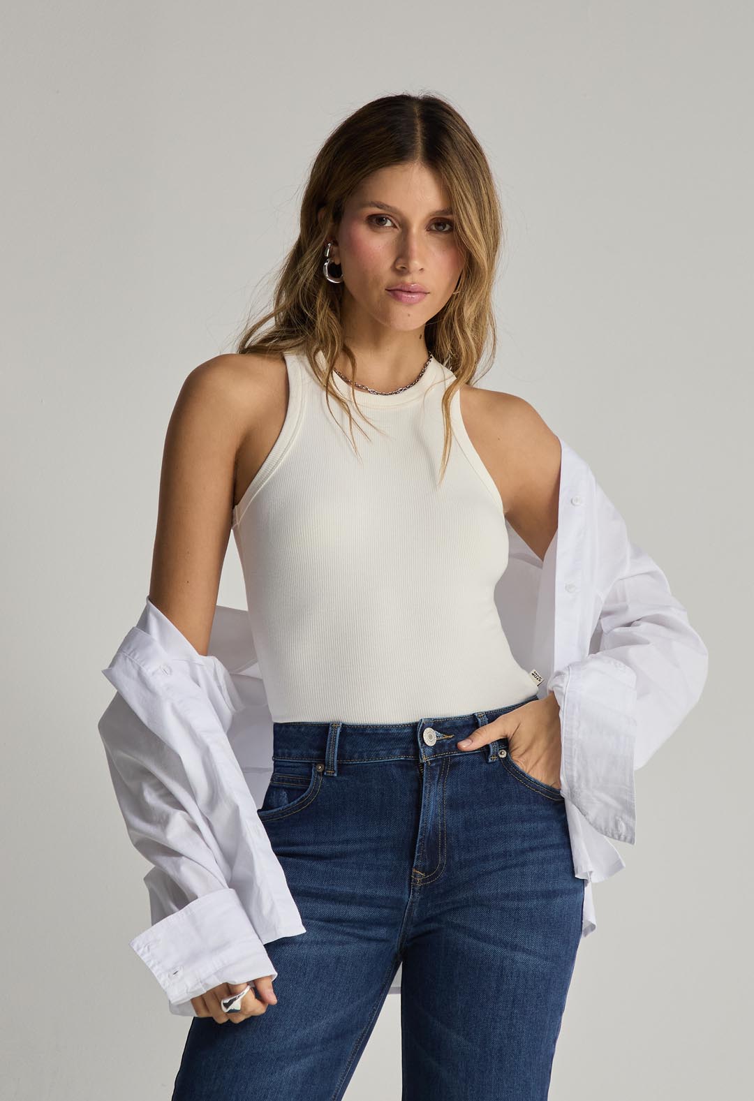 Camiseta en rib marfil básica para mujeres