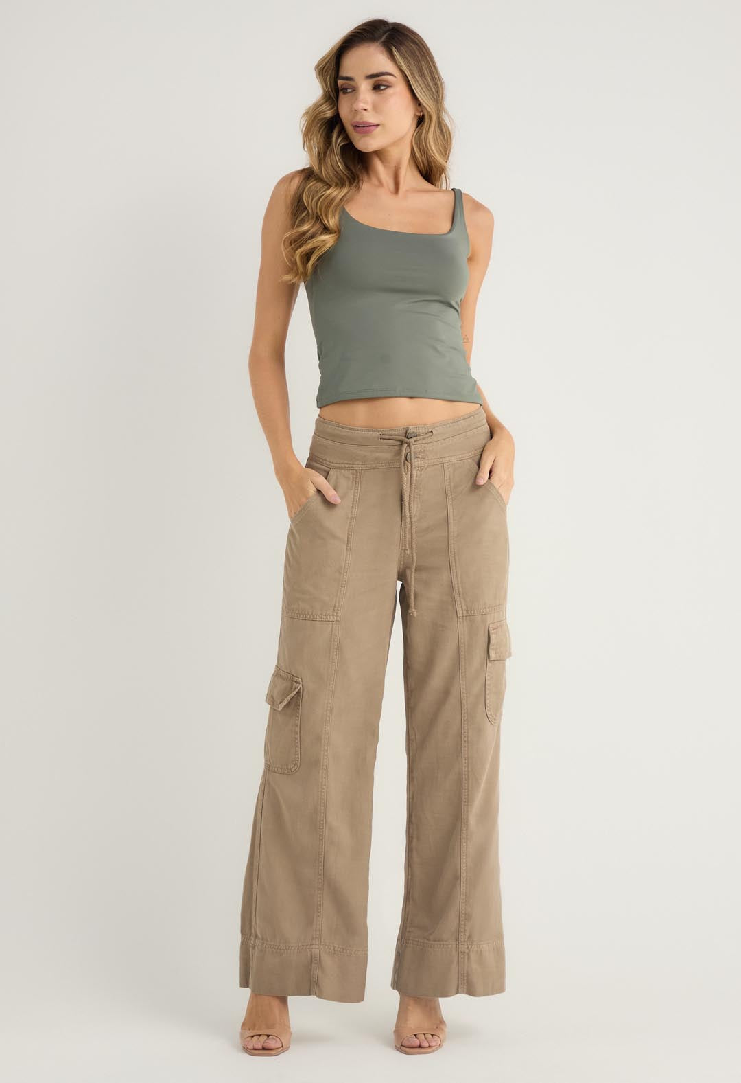 Camiseta verde oscuro básica para mujeres