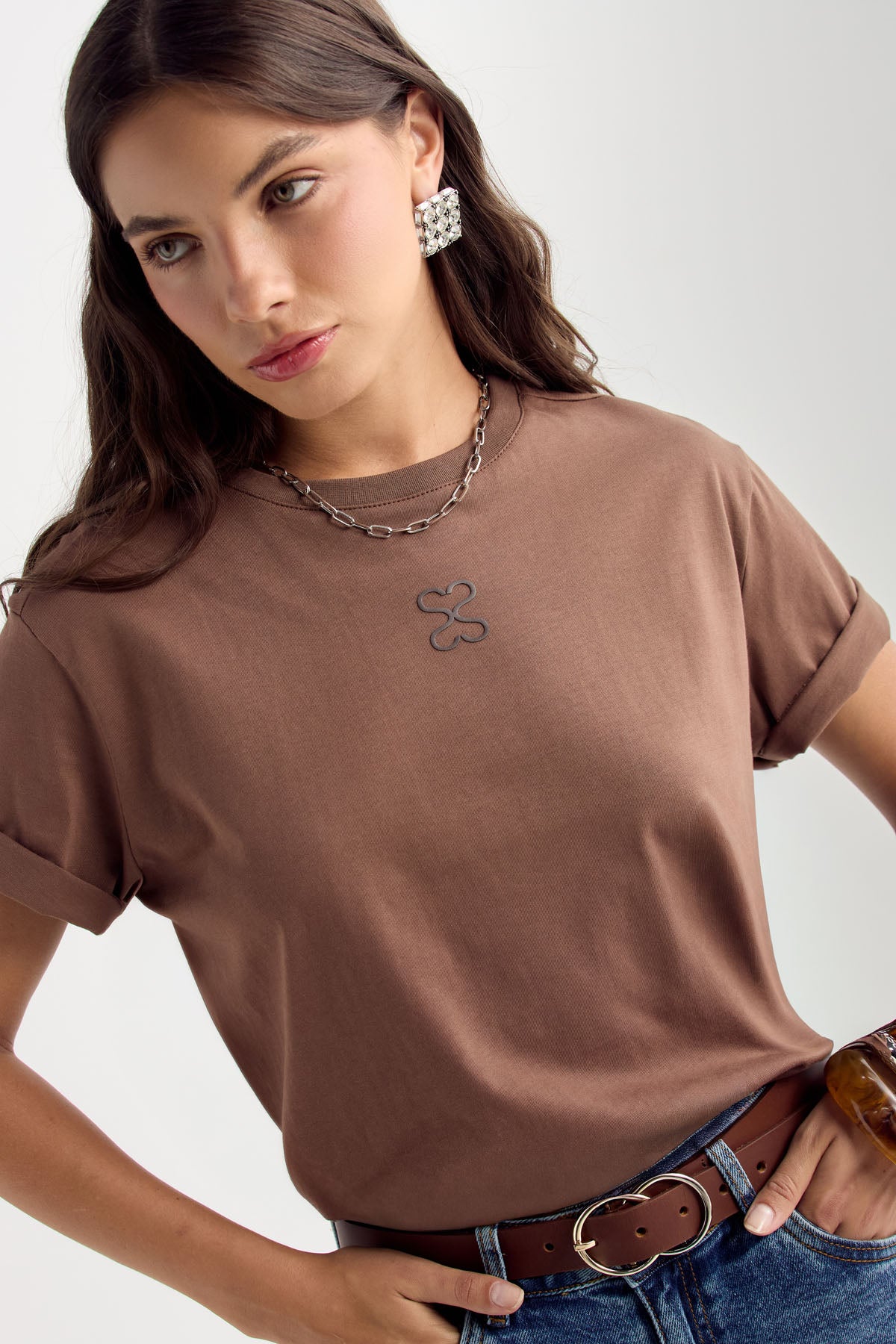 Camiseta café oscuro fondo entero para mujer