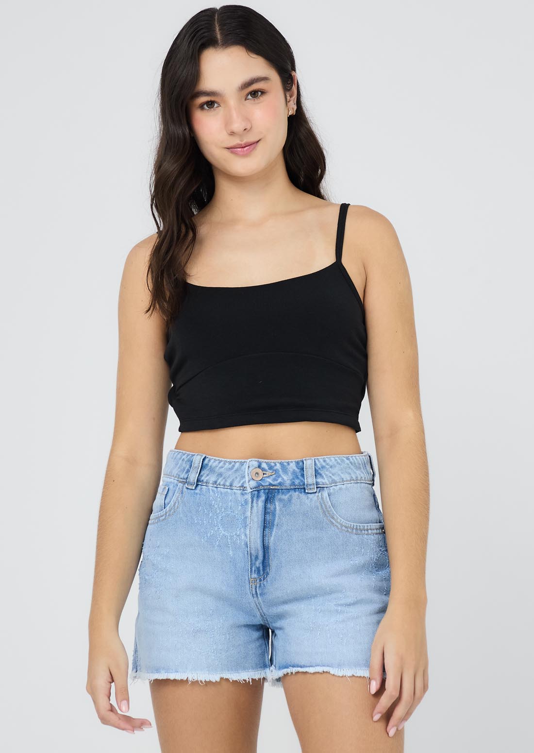 Camiseta negra con amarre en espalda para jóvenes